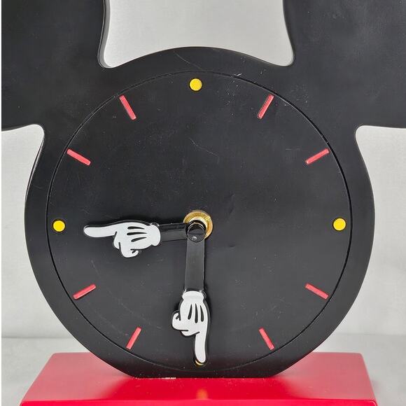 DISNEY PARKS MICKEY MOUSE CUTE CLOCK SIZE 8" x 10" USES SINGLE AA BATTERY - Picture 2 of 9